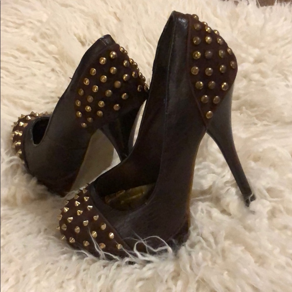 Platform faux leather pumps